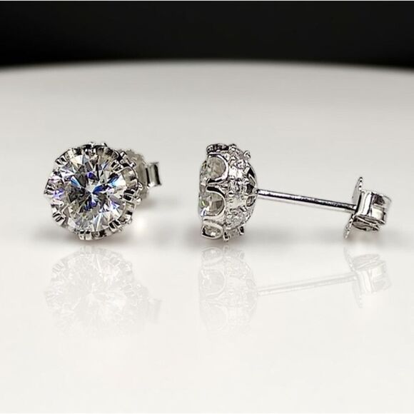 Certified 1.00CT VVS1 Moissanite Diamond Luxury Stud Earrings - Picture 3 of 14